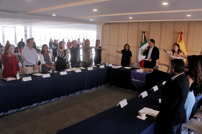 Integrantes del Consejo General de la Presea Amalia Solórzano Bravo 2026 durante la sesión de instalación en el Ayuntamiento de Morelia.