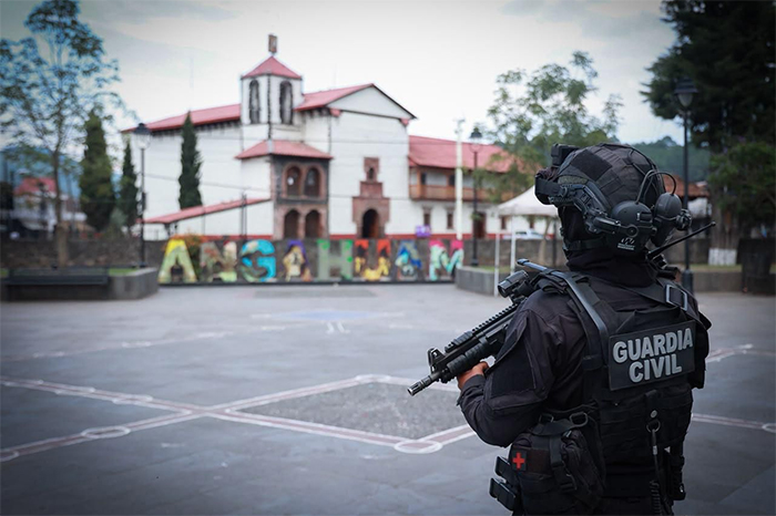 Elementos de la Guardia Civil y cuerpos de seguridad comunal Kuarichas listos para iniciar patrullajes en la Meseta Purépecha.