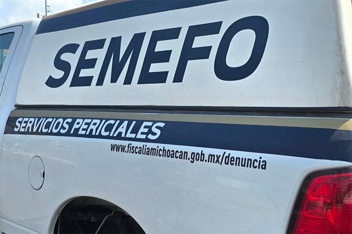 Unidad de la Fiscalía General del Estado estacionada en la zona de andenes de la Terminal de Autobuses de Morelia.