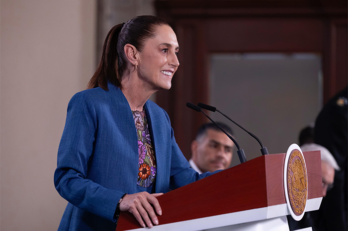 La presidenta Claudia Sheinbaum Pardo durante una conferencia de prensa en Palacio Nacional convocando a su informe.