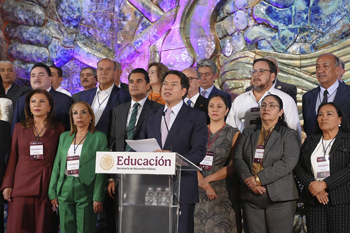 Mario Delgado, titular de la SEP, informa sobre el calendario escolar 2025-2026.