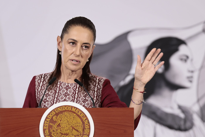 Claudia Sheinbaum en conferencia de prensa diaria hablando sobre las elecciones de Colombia.