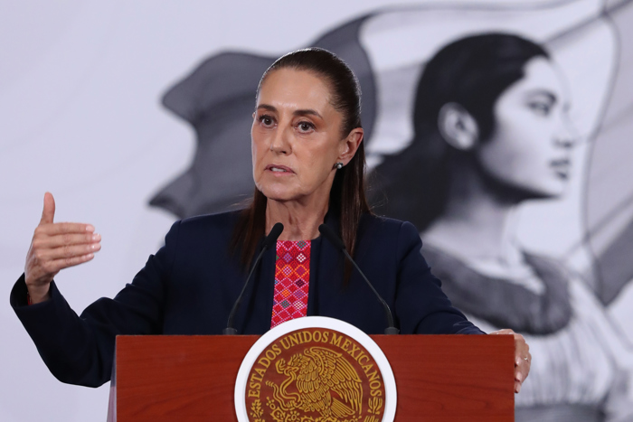 Presidenta Claudia Sheinbaum durante su conferencia de prensa matutina hablando sobre la relación con Estados Unidos.