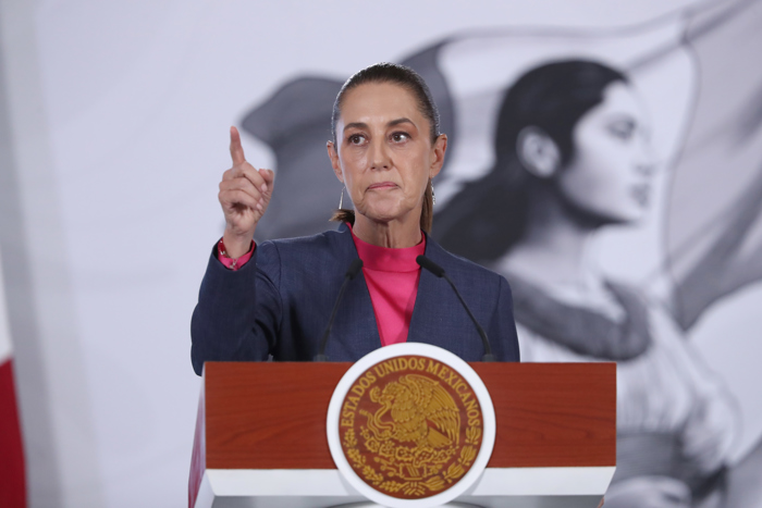 La presidenta Claudia Sheinbaum celebró el histórico acuerdo de paz entre EE.UU. e Irán, destacando que la baja del petróleo a 80 dólares dará un respiro económico.