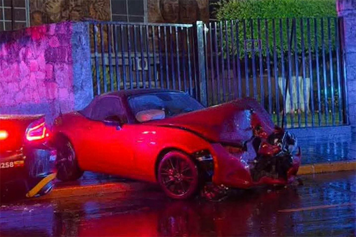 Elementos de vialidad atienden accidente vehicular en Morelia.