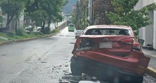 Vehículo afectado tras choque en avenida Acueducto, Morelia.