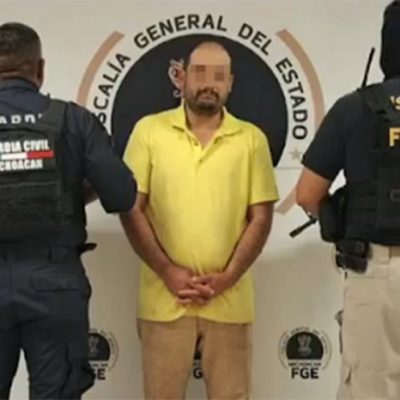 El fiscal de Michoacán, Carlos Torres Piña, en rueda de prensa sobre detenciones.