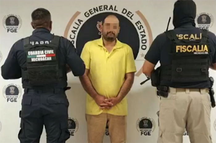El fiscal de Michoacán, Carlos Torres Piña, en rueda de prensa sobre detenciones.
