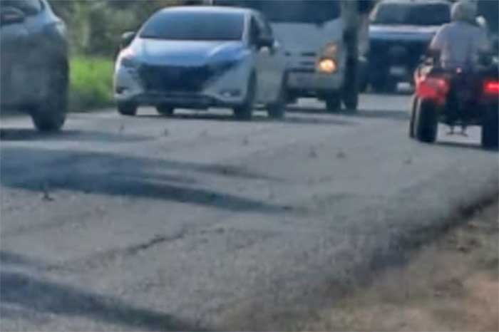 Bloqueo carretero en el tramo Zamora-Jiquilpan.