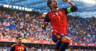 Jugadores de fútbol profesional durante un partido internacional de la Copa Mundial.