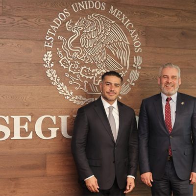 El gobernador Alfredo Ramírez Bedolla y Omar García Harfuch, secretario de Seguridad y Protección Ciudadana, en reunión de trabajo.