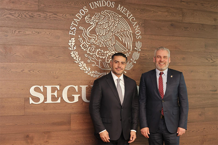 El gobernador Alfredo Ramírez Bedolla y Omar García Harfuch, secretario de Seguridad y Protección Ciudadana, en reunión de trabajo.