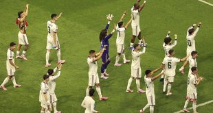 Jugadores de la Selección Mexicana celebran el tercer gol ante Chequia en el Estadio Azteca.