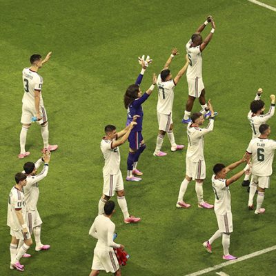 Jugadores de la Selección Mexicana celebran el tercer gol ante Chequia en el Estadio Azteca.