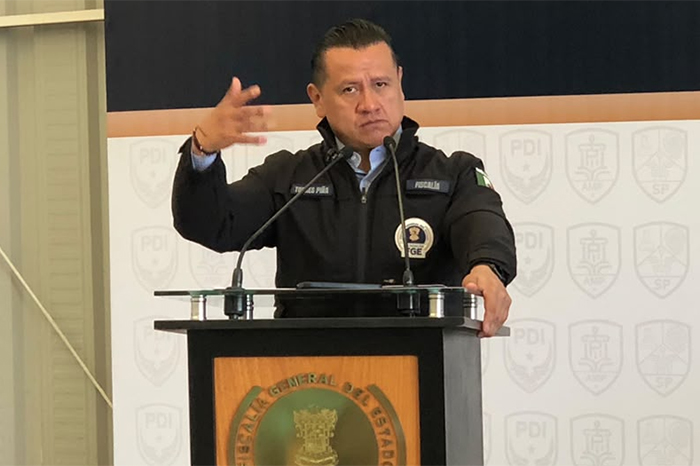 Carlos Torres Piña, fiscal general de Michoacán, en conferencia de prensa.
