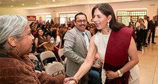 Docentes michoacanos participando en talleres de formación continua.