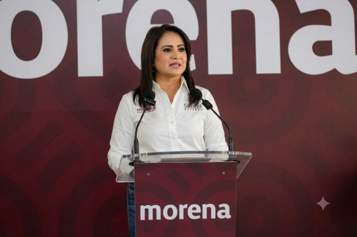 Arquitecta Gladys Butanda hablando sobre la unidad del partido Morena en Michoacán.