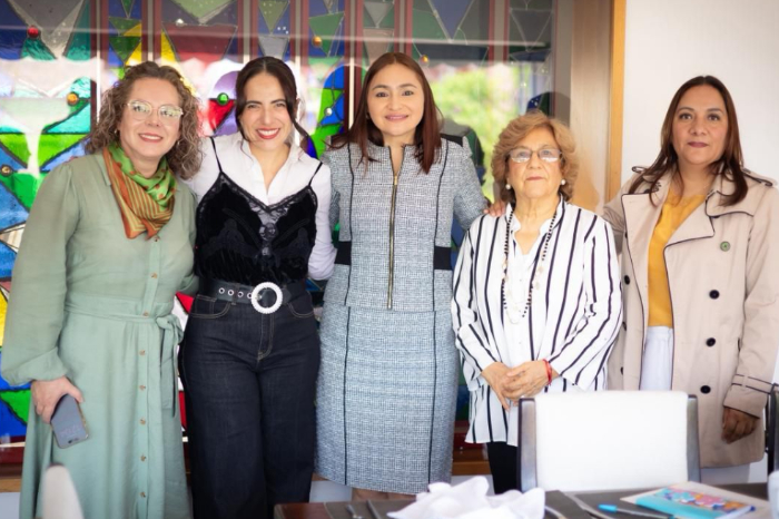 Giulianna Bugarini y Rosario Berber Cerda durante reunión de trabajo legislativo.
