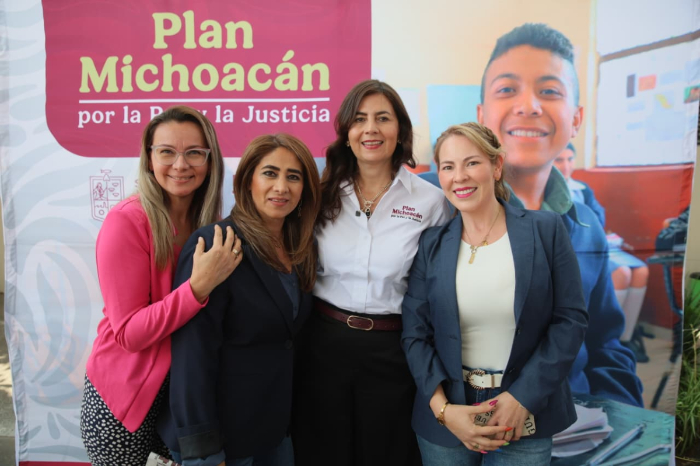 Gabriela Molina titular de la Secretaría de Educación del Estado de Michoacán en presentación de logros.