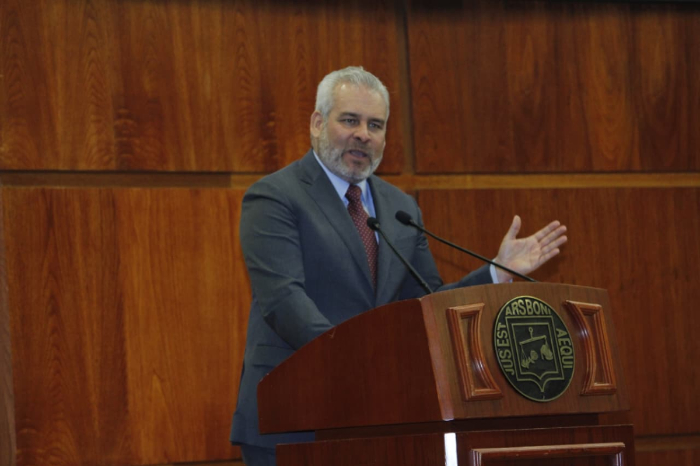 El gobernador de Michoacán, Alfredo Ramírez Bedolla, presentando los resultados del estudio Radiografía de la Impunidad.