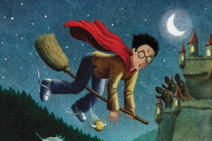 Libros acumulados en la mesa de noche de una lectora adulta con poco tiempo