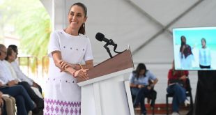 Presidenta Claudia Sheinbaum hablando sobre las protestas de la CNTE desde Veracruz.