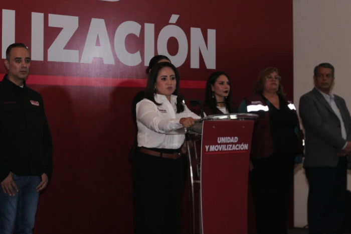 Arquitecta Gladys Butanda Macías promoviendo los principios de la Cuarta Transformación en Michoacán.