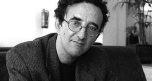 Retrato en blanco y negro del escritor chileno Roberto Bolaño, impulsor del término infrarrealismo literario.