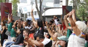 Aficionados en Morelia celebrando el gol de México contra Sudáfrica en el Mundial 2026.