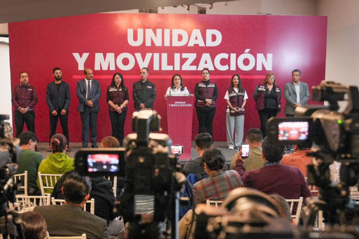 Gladyz Butanda Macías en reunión con militantes y simpatizantes de Morena en Michoacán.