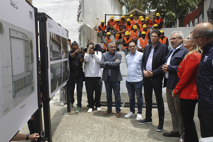 Autoridades estatales y municipales durante el inicio de obras en el Distrito 4.0.