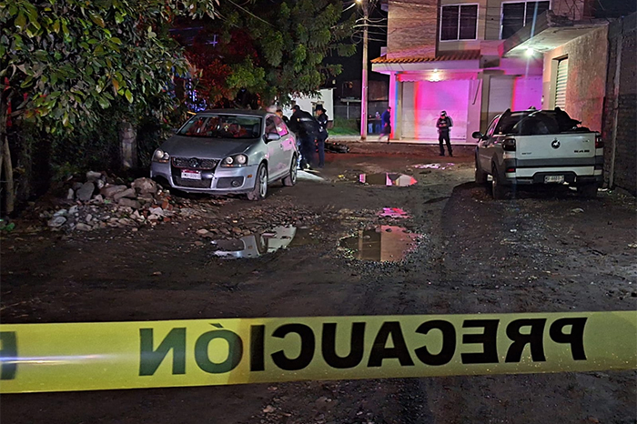 Elementos policiales acordonan la zona del ataque en Valle Dorado.