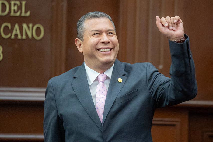 El diputado Juan Carlos Barragán Vélez durante una sesión legislativa.