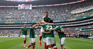 Jugadores de la Selección Mexicana celebran un gol durante su debut en el Mundial 2026.