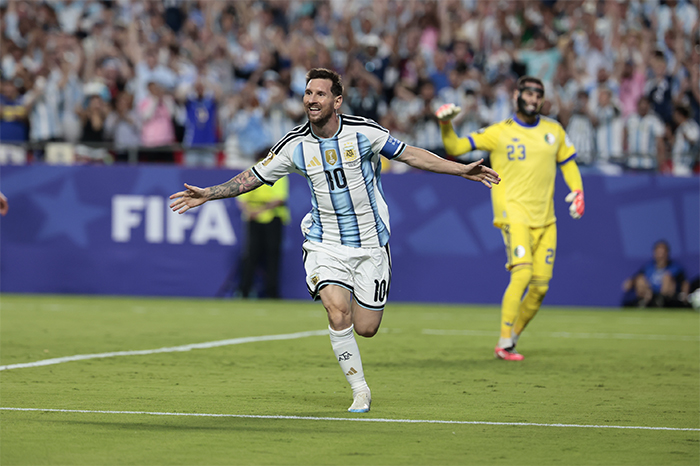 Lionel Messi celebrando con la selección argentina en el Mundial 2026.