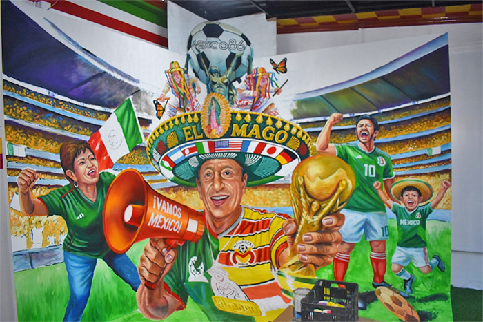 Mural interactivo de "El Mago" en el Hotel Las Américas de Morelia.