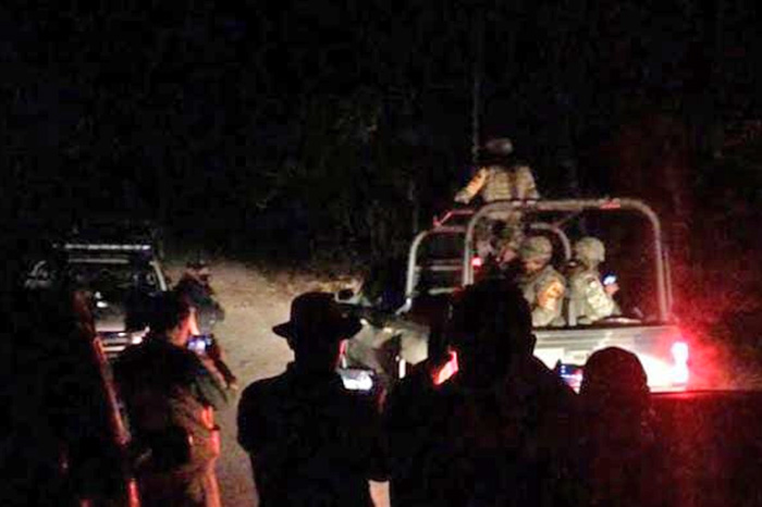 Elementos de seguridad realizan patrullajes en comunidades de Apatzingán tras reporte de enfrentamientos.