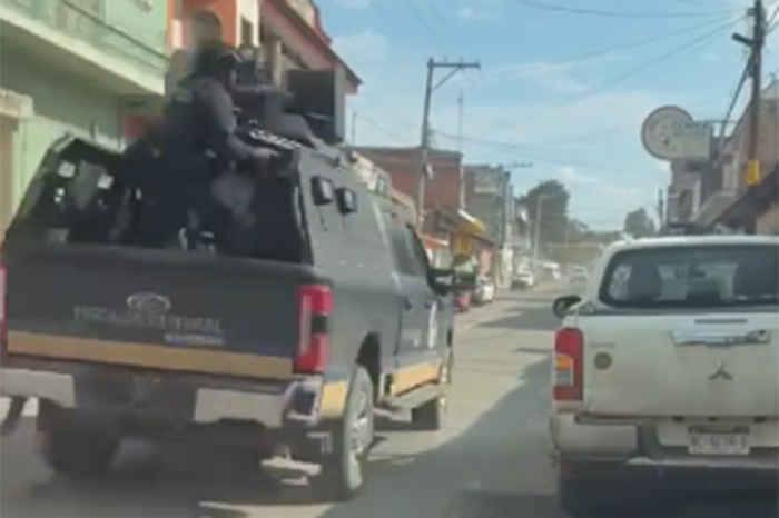 Elementos de la FGE y SSP durante operativo en Coeneo.