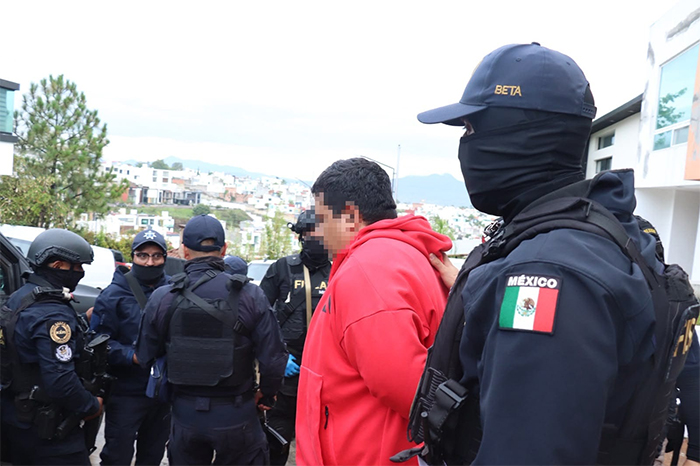 Elementos de la Guardia Nacional y la FGE tras la captura de un objetivo prioritario en Morelia.
