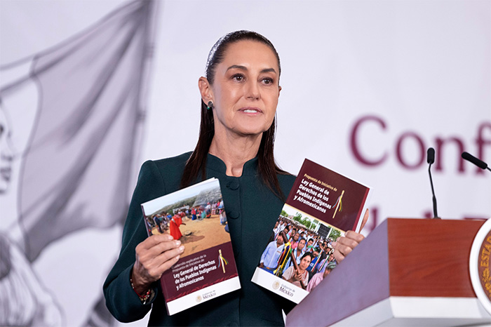 Presidenta Claudia Sheinbaum durante conferencia de prensa sobre la consulta indígena.