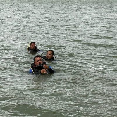 Autoridades y equipos de rescate durante las labores en la presa de Cointzio.