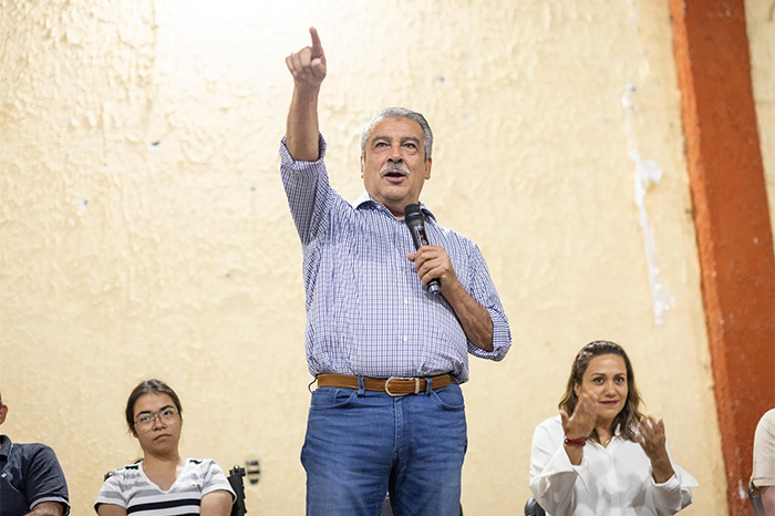 Senador Raúl Morón Orozco durante sesión en el Senado.
