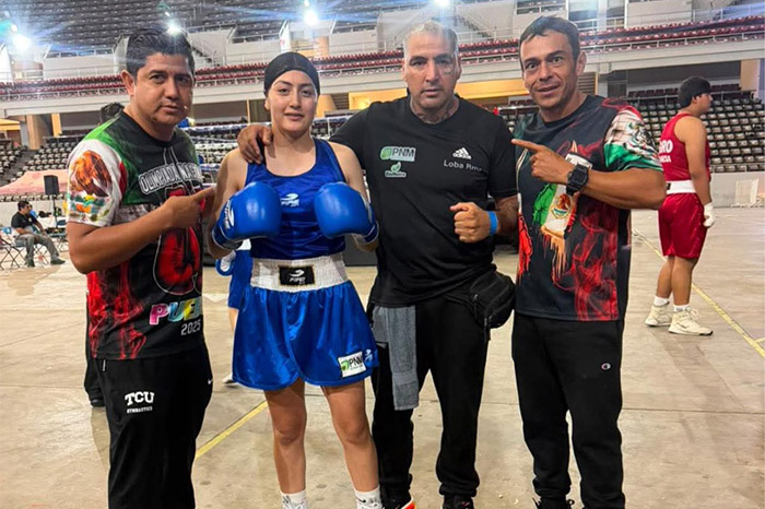 Boxeadora Sofía Ramírez representando a Michoacán.