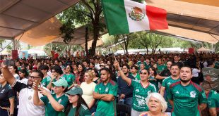 Aficionados disfrutando de los partidos en el Jalo Futbolero de Morelia.