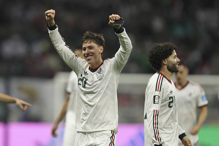 Jugadores de la Selección Mexicana celebran un gol ante Chequia.