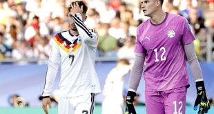 El portero Orlando Gill festejando tras romper el récord invicto de Alemania en una tanda de penaltis en los Mundiales.
