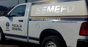 Elementos periciales y policiacos resguardan la escena del crimen tras el homicidio de un jornalero en Buenavista Tomatlán.
