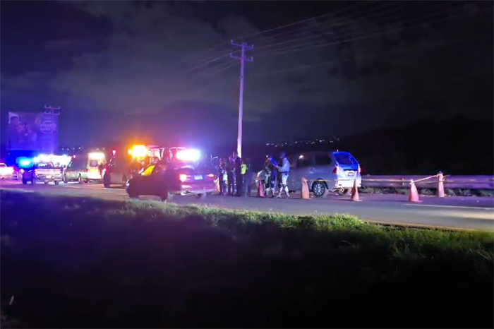 Elementos de la policía y la Guardia Nacional resguardando la zona del ataque en la carretera Morelia-Pátzcuaro.