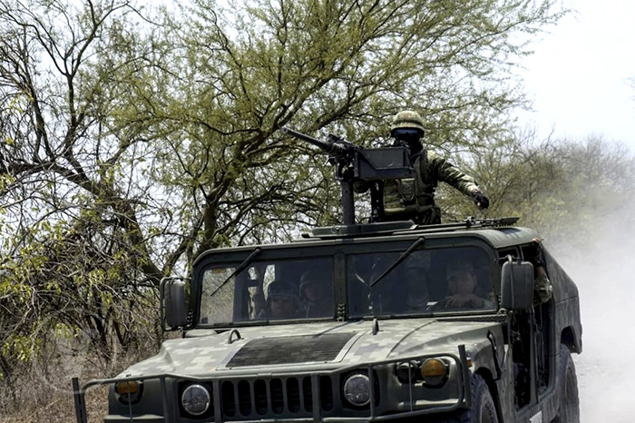 Despliegue de fuerzas federales tras el ataque a militares en la zona serrana de Chinicuila, Michoacán.