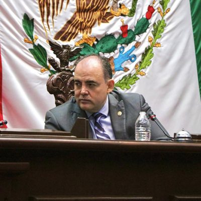 El legislador Baltazar Gaona se disculpa por el corrido interpretado por una agrupación musical dentro del Congreso local.
